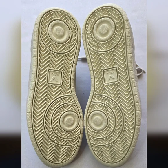 Veja V-10 Sneakers - Picture 12 of 13